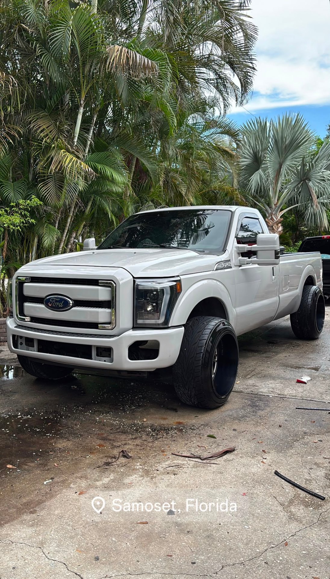 White Ford F-350 dually detailed